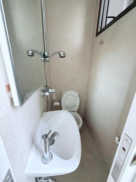 Commonwealth Towers, 230 Commonwealth Avenue, Alexandra / Commonwealth, 3 Bedrooms, 1,076 sqft, Condominium For Rent, by Anthea Yeo 杨丽娇, 500272588 - Bathroom - PropertyGuru.com.sg