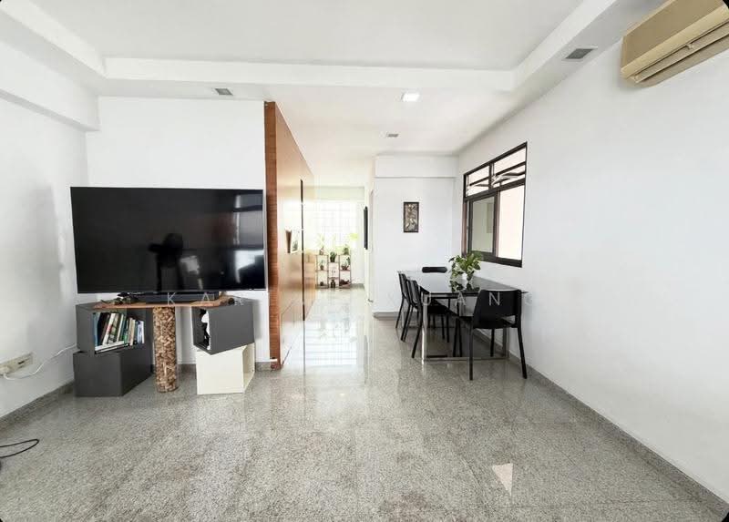 180 Bedok North Road, 180 Bedok North Road, Bedok / Upper East Coast, 3 Bedrooms, 990 sqft, HDB Flat For Sale, by Karine Kuang, 500272591 - Living Room - PropertyGuru.com.sg