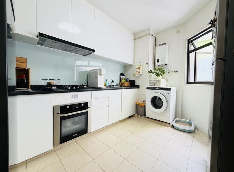 180 Bedok North Road, 180 Bedok North Road, Bedok / Upper East Coast, 3 Bedrooms, 990 sqft, HDB Flat For Sale, by Karine Kuang, 500272591 - Kitchen - PropertyGuru.com.sg