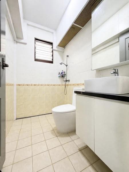 180 Bedok North Road, 180 Bedok North Road, Bedok / Upper East Coast, 3 Bedrooms, 990 sqft, HDB Flat For Sale, by Karine Kuang, 500272591 - Bathroom - PropertyGuru.com.sg