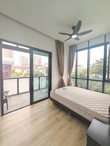 M Suites, 65 Lorong Melayu, Eunos / Geylang / Paya Lebar, 3 Bedrooms, 1,044 sqft, Condominium For Rent, by Bridget Tan, 500272596 - Master Bedroom - PropertyGuru.com.sg