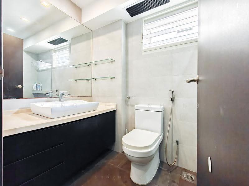 295 Punggol Central, 295 Punggol Central, Hougang / Punggol / Sengkang, 3 Bedrooms, 1,184 sqft, HDB Flat For Sale, by Ying Ying Cheng, 500272615 - Bathroom - PropertyGuru.com.sg