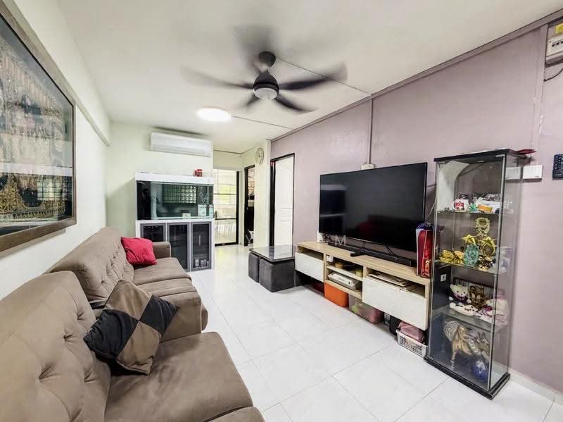126 Yishun Street 11, 126 Yishun Street 11, Sembawang / Yishun, 2 Bedrooms, 721 sqft, HDB Flat For Sale, by Ivy Lim, 500272617 - Living Room - PropertyGuru.com.sg
