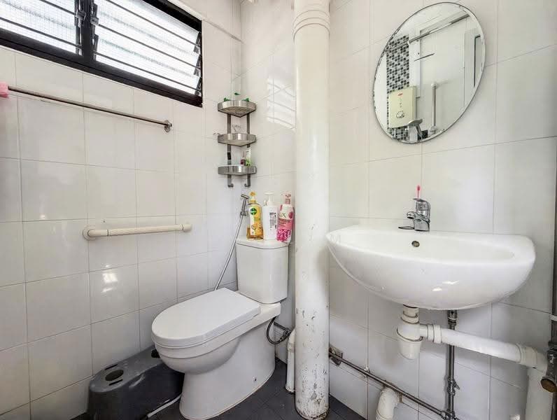 126 Yishun Street 11, 126 Yishun Street 11, Sembawang / Yishun, 2 Bedrooms, 721 sqft, HDB Flat For Sale, by Ivy Lim, 500272617 - Bathroom - PropertyGuru.com.sg