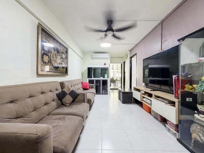 126 Yishun Street 11, 126 Yishun Street 11, Sembawang / Yishun, 2 Bedrooms, 721 sqft, HDB Flat For Sale, by Ivy Lim, 500272617 - Living Room - PropertyGuru.com.sg