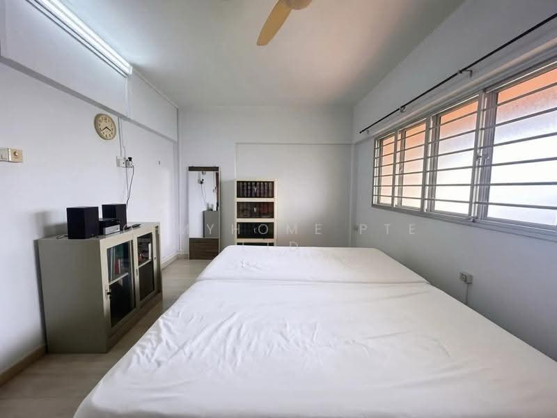 216 Jurong East Street 21, 216 Jurong East Street 21, Boon Lay / Jurong / Tuas, 4 Bedrooms, 1,593 sqft, HDB Flat For Sale, by KEE PENG HAR, 500272626 - Bedroom - PropertyGuru.com.sg