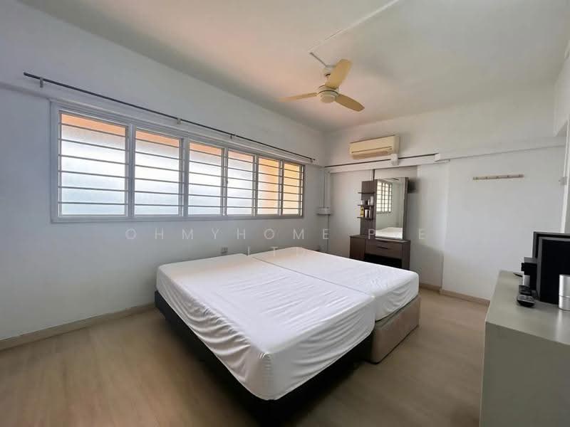 216 Jurong East Street 21, 216 Jurong East Street 21, Boon Lay / Jurong / Tuas, 4 Bedrooms, 1,593 sqft, HDB Flat For Sale, by KEE PENG HAR, 500272626 - Bedroom - PropertyGuru.com.sg