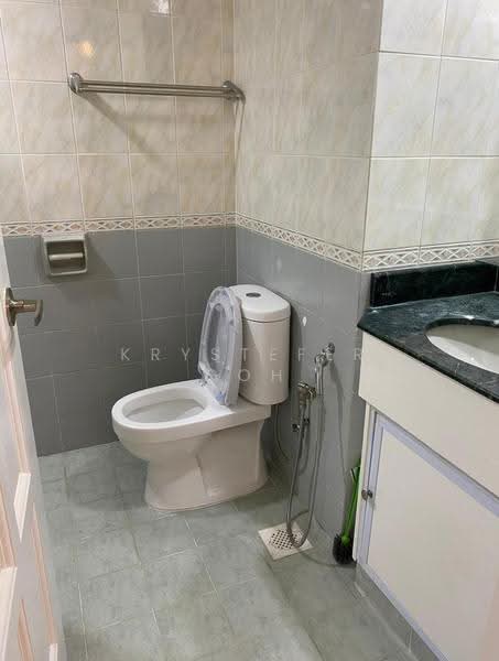 Simsville, 2 Geylang East Avenue 2, Eunos / Geylang / Paya Lebar, Room Rental, 120 sqft, Condominium For Rent, by Krystefer Goh, 500272646 - Bathroom - PropertyGuru.com.sg