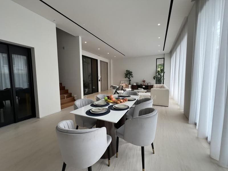 Hillcrest road, Hillcrest Road, Tanglin / Holland / Bukit Timah, 5 Bedrooms, 6,765 sqft, Semi-Detached House For Sale, by Terrie Lam, 500272648 - PropertyGuru.com.sg