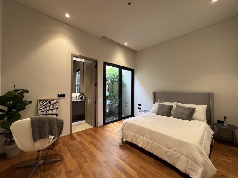 Hillcrest road, Hillcrest Road, Tanglin / Holland / Bukit Timah, 5 Bedrooms, 6,765 sqft, Semi-Detached House For Sale, by Terrie Lam, 500272648 - PropertyGuru.com.sg