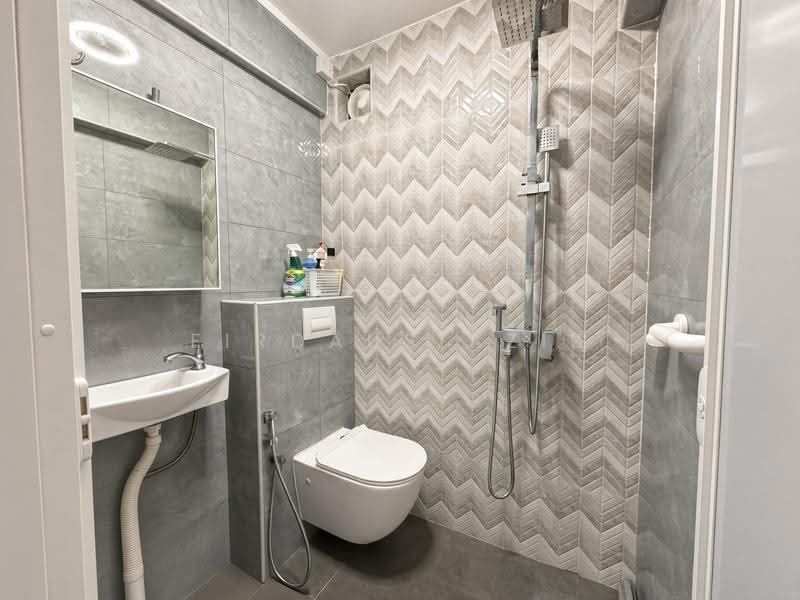 179 Woodlands Street 13, 179 Woodlands Street 13, Admiralty / Woodlands, 2 Bedrooms, 785 sqft, HDB Flat For Rent, by Firdaus Aziz, 500272657 - Bathroom - PropertyGuru.com.sg