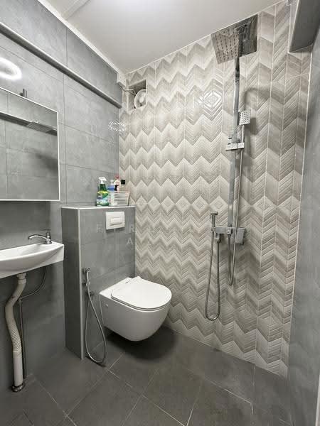 179 Woodlands Street 13, 179 Woodlands Street 13, Admiralty / Woodlands, 2 Bedrooms, 785 sqft, HDB Flat For Rent, by Firdaus Aziz, 500272657 - Bathroom - PropertyGuru.com.sg