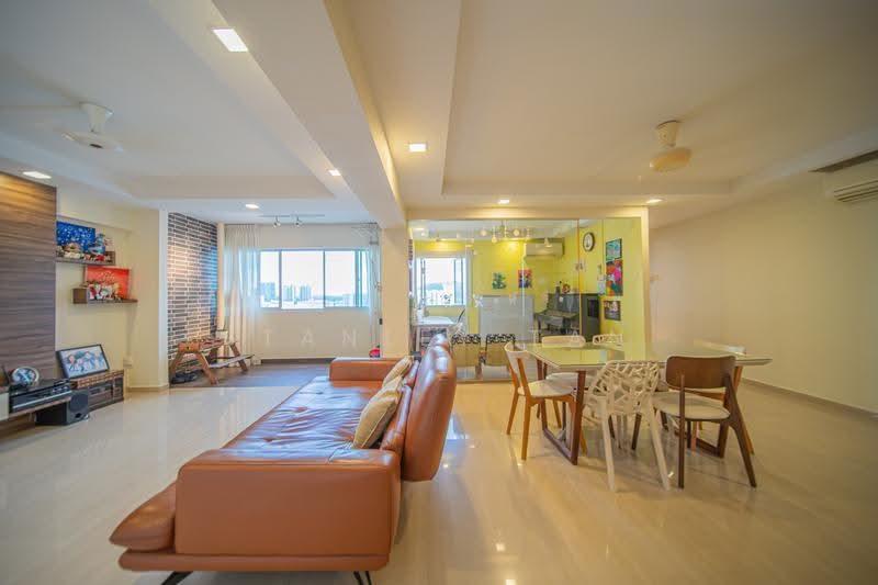 180 Lompang Road, 180 Lompang Road, Dairy Farm / Bukit Panjang / Choa Chu Kang, 4 Bedrooms, 1,399 sqft, HDB Flat For Sale, by Stanley Tan, 500272663 - Living Room - PropertyGuru.com.sg