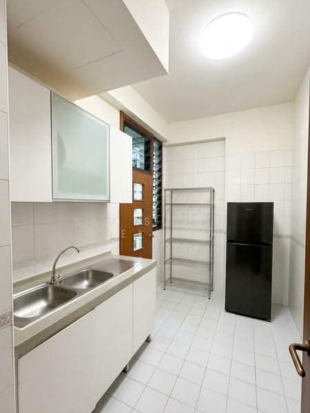 Parc Oasis, 41 Jurong East Avenue 1, Boon Lay / Jurong / Tuas, 3 Bedrooms, 1,227 sqft, Condominium For Sale, by Sim Sujun (Jelene), 500272669 - Kitchen - PropertyGuru.com.sg
