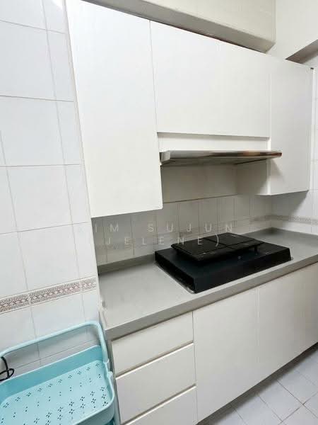 Parc Oasis, 41 Jurong East Avenue 1, Boon Lay / Jurong / Tuas, 3 Bedrooms, 1,227 sqft, Condominium For Sale, by Sim Sujun (Jelene), 500272669 - Kitchen - PropertyGuru.com.sg