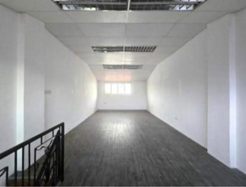 2-Storey Shophouse in Heart of East Coast Road, East Coast / Marine Parade, 5 Bedrooms, 2,619 sqft, Walk-up Apartment For Rent, by Aaron Yap, 500272677 - Interior - PropertyGuru.com.sg
