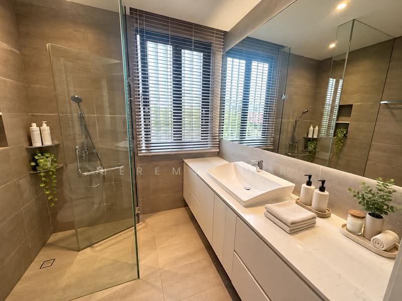 Modern Terrace Near Kovan mrt, Mall, Food Centre & Supermarket, Jalan Lepas, Hougang / Punggol / Sengkang, 4 Bedrooms, 3,000 sqft, Terraced House For Rent, by Jeremy Pher, 500272680 - Bathroom - PropertyGuru.com.sg