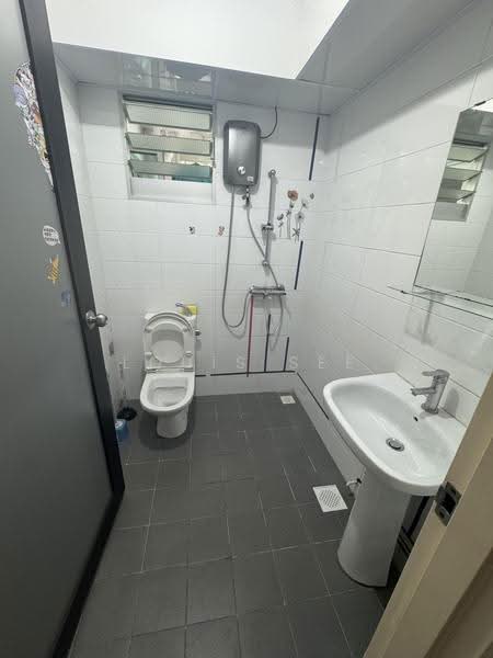 377 Bukit Batok Street 31, 377 Bukit Batok Street 31, Dairy Farm / Bukit Panjang / Choa Chu Kang, Room Rental, 100 sqft, HDB Flat For Rent, by Louis See, 500272683 - Bathroom - PropertyGuru.com.sg