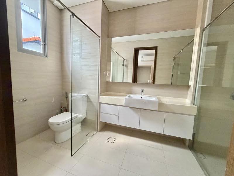 6 Chwee Chian Road, Chwee Chian Road, Buona Vista / West Coast / Clementi New Town, 6 Bedrooms, 6,742 sqft, Semi-Detached House For Rent, by J.A. Goh 吴永益, 500272695 - Bathroom - PropertyGuru.com.sg