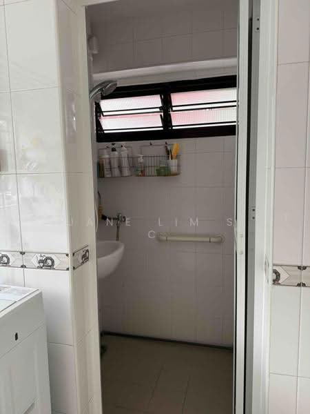 43 Holland Drive, 43 Holland Drive, Tanglin / Holland / Bukit Timah, Room Rental, 100 sqft, HDB Flat For Rent, by Jane Lim S C, 500272700 - Bathroom - PropertyGuru.com.sg
