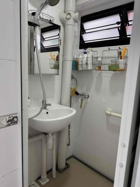 43 Holland Drive, 43 Holland Drive, Tanglin / Holland / Bukit Timah, Room Rental, 100 sqft, HDB Flat For Rent, by Jane Lim S C, 500272700 - Bathroom - PropertyGuru.com.sg