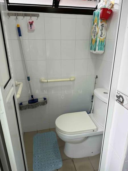 43 Holland Drive, 43 Holland Drive, Tanglin / Holland / Bukit Timah, Room Rental, 100 sqft, HDB Flat For Rent, by Jane Lim S C, 500272700 - Bathroom - PropertyGuru.com.sg