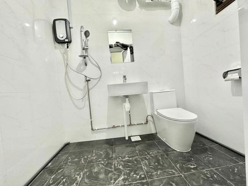 879 Woodlands Street 82, 879 Woodlands Street 82, Admiralty / Woodlands, 3 Bedrooms, 1,345 sqft, HDB Flat For Rent, by May Tan, 500272744 - Bathroom - PropertyGuru.com.sg