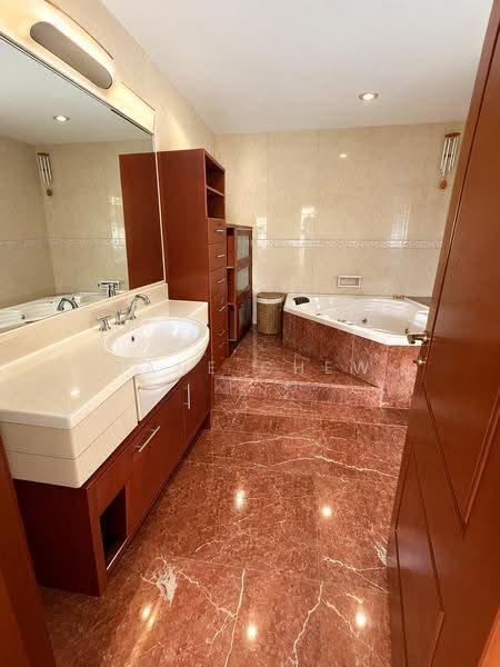 Sungrove, West Coast Grove, Buona Vista / West Coast / Clementi New Town, 6 Bedrooms, 7,090 sqft, Semi-Detached House For Sale, by Zane Chew, 500272745 - Bathroom - PropertyGuru.com.sg