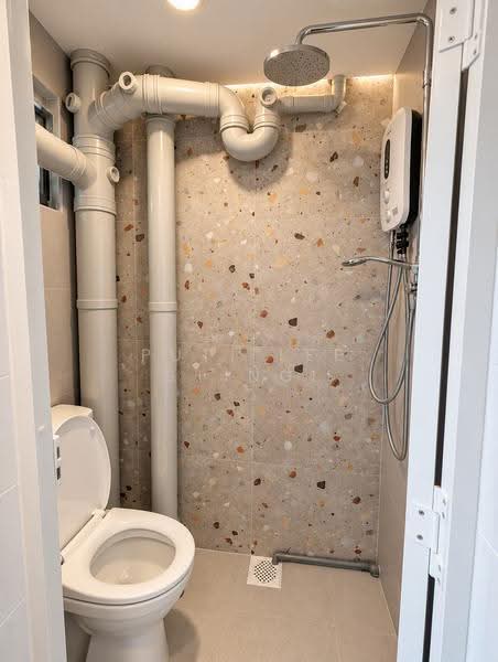 83 Commonwealth Close, 83 Commonwealth Close, Alexandra / Commonwealth, 2 Bedrooms, 764 sqft, HDB Flat For Rent, by Puti Lee Stingl, 500272748 - Bathroom - PropertyGuru.com.sg