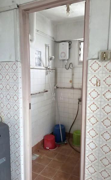 40 Chai Chee Avenue, 40 Chai Chee Avenue, Bedok / Upper East Coast, 2 Bedrooms, 700 sqft, HDB Flat For Rent, by James Tan, 500272755 - Bathroom - PropertyGuru.com.sg