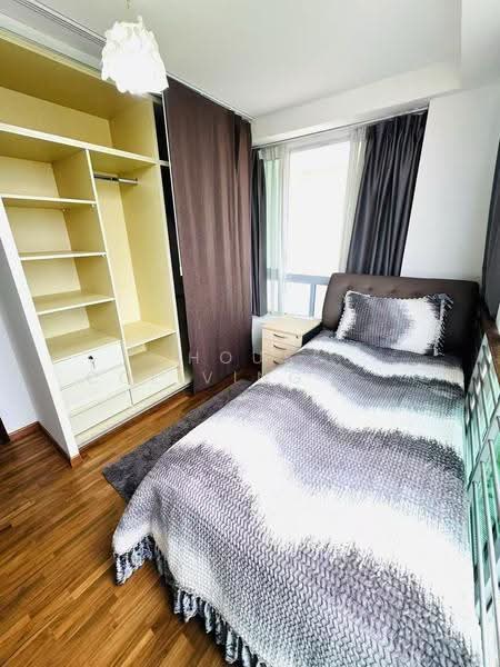 Mackenzie Regency, 19 Mackenzie Road, Orchard / River Valley, Room Rental, 100 sqft, Condominium For Rent, by Alan, 500272762 - Bedroom - PropertyGuru.com.sg