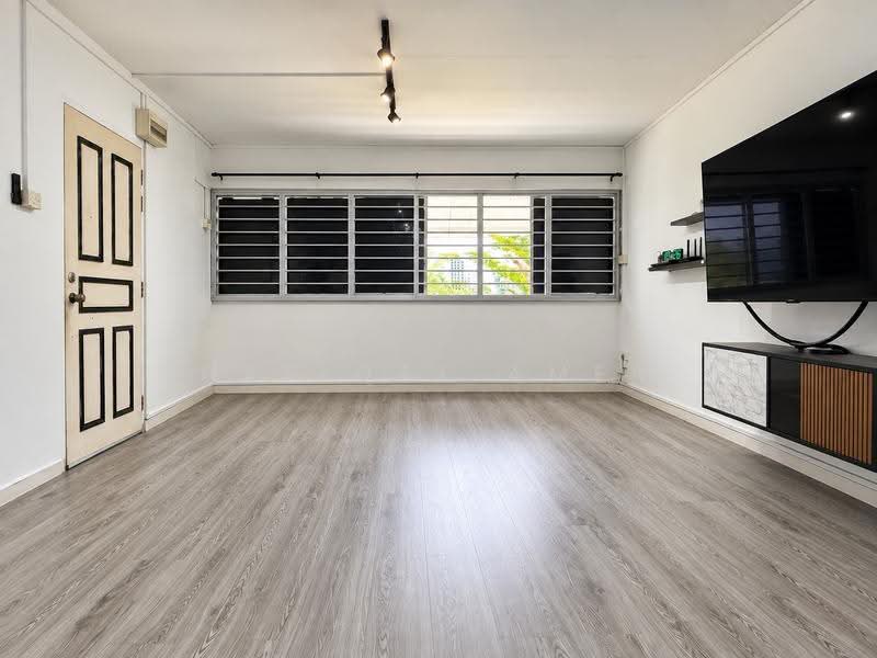 545 Jurong West Street 42, 545 Jurong West Street 42, Boon Lay / Jurong / Tuas, 3 Bedrooms, 1,109 sqft, HDB Flat For Sale, by Hafiqal Amer, 500272792 - Living Room - PropertyGuru.com.sg