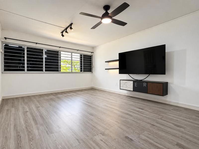 545 Jurong West Street 42, 545 Jurong West Street 42, Boon Lay / Jurong / Tuas, 3 Bedrooms, 1,109 sqft, HDB Flat For Sale, by Hafiqal Amer, 500272792 - Living Room - PropertyGuru.com.sg