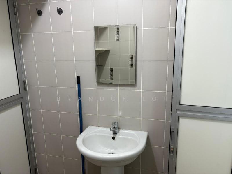 180D Rivervale Crescent, 180D Rivervale Crescent, Hougang / Punggol / Sengkang, 1 Bedroom, 470 sqft, HDB Flat For Rent, by Brandon Loh, 500272793 - Bathroom - PropertyGuru.com.sg