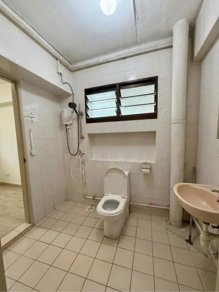 756 Woodlands Avenue 4, 756 Woodlands Avenue 4, Admiralty / Woodlands, 3 Bedrooms, 1,098 sqft, HDB Flat For Sale, by Dominik Chow, 500272800 - Bathroom - PropertyGuru.com.sg