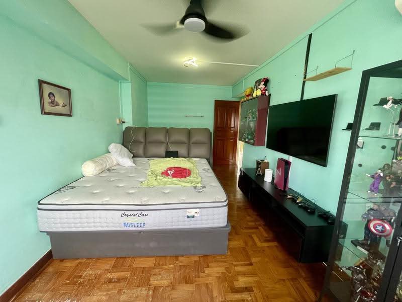 832 Jurong West Street 81, 832 Jurong West Street 81, Boon Lay / Jurong / Tuas, 4 Bedrooms, 1,368 sqft, HDB Flat For Sale, by Ashcvin Mani, 500272823 - Master room - PropertyGuru.com.sg