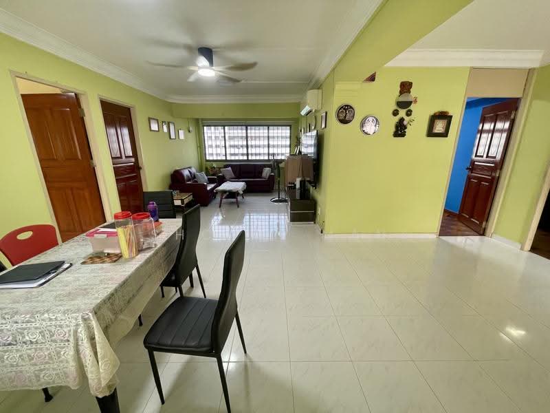 832 Jurong West Street 81, 832 Jurong West Street 81, Boon Lay / Jurong / Tuas, 4 Bedrooms, 1,368 sqft, HDB Flat For Sale, by Ashcvin Mani, 500272823 - Living Room - PropertyGuru.com.sg