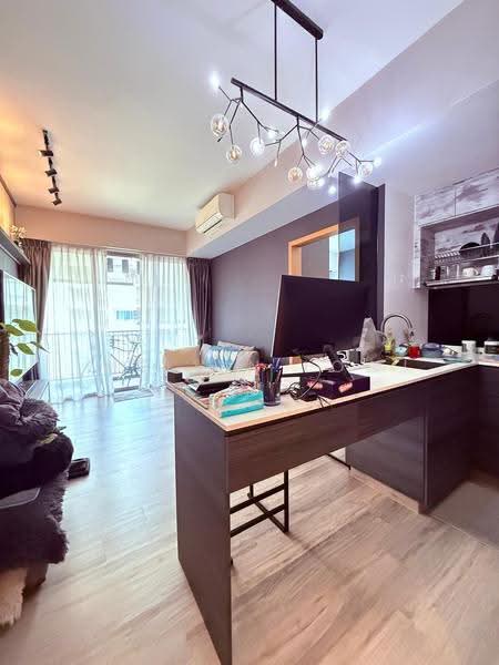 Seastrand, 17 Pasir Ris Link, Pasir Ris / Tampines, 1 Bedroom, 570 sqft, Condominium For Sale, by Melvin Low, 500272824 - PropertyGuru.com.sg