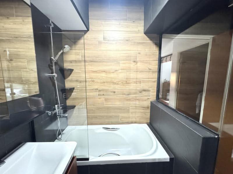 55 Havelock Road, 55 Havelock Road, Alexandra / Commonwealth, 3 Bedrooms, 1,011 sqft, HDB Flat For Rent, by Ethan Mark Kheng, 500272825 - Bathroom - PropertyGuru.com.sg