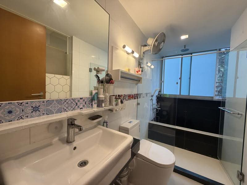 Gardenvista, 950 Dunearn Road, Clementi Park / Upper Bukit Timah, 4 Bedrooms, 1,345 sqft, Condominium For Sale, by Joey Tan, 500272833 - Bathroom - PropertyGuru.com.sg
