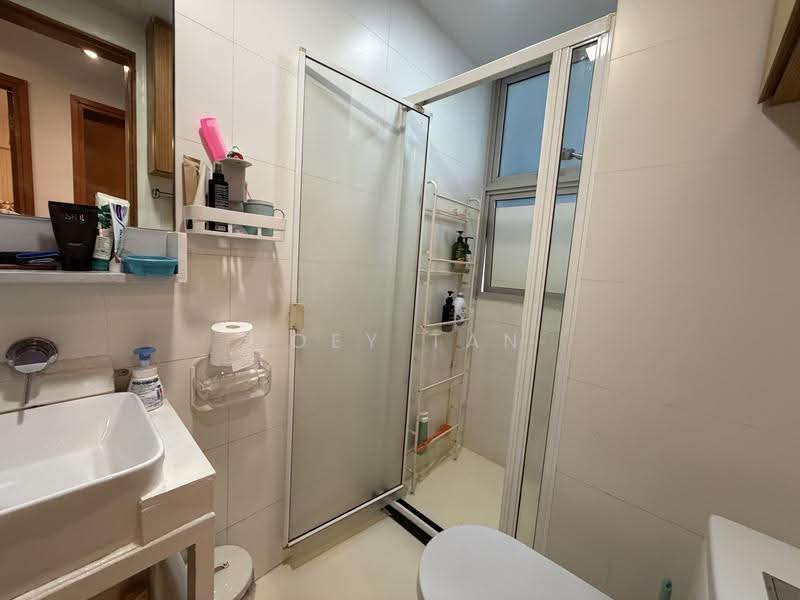 Gardenvista, 950 Dunearn Road, Clementi Park / Upper Bukit Timah, 4 Bedrooms, 1,345 sqft, Condominium For Sale, by Joey Tan, 500272833 - Bathroom - PropertyGuru.com.sg