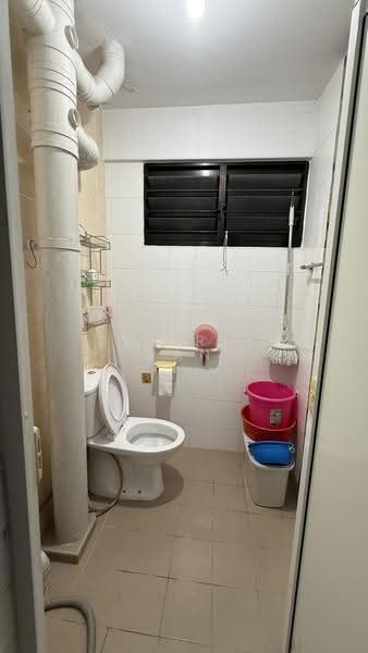 227 Tampines Street 23, 227 Tampines Street 23, Pasir Ris / Tampines, Room Rental, 100 sqft, HDB Flat For Rent, by Jeffrey Tan, 500272840 - Bathroom - PropertyGuru.com.sg