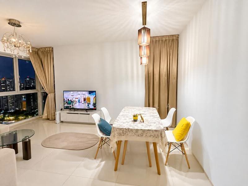 Cheap 1+S convertible to 2BR & 3BR. 2 mins’ walk to MRT., Farrer Park / Serangoon Rd, 3 Bedrooms, 679 sqft, Condominium For Sale, by Kimberly Lai, 500272850 - Living Room - PropertyGuru.com.sg