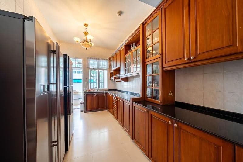 Serangoon Garden Estate, Chartwell Drive, Hougang / Punggol / Sengkang, 6 Bedrooms, 4,000 sqft, Semi-Detached House For Sale, by Jessin Chua, 500272852 - Kitchen - PropertyGuru.com.sg