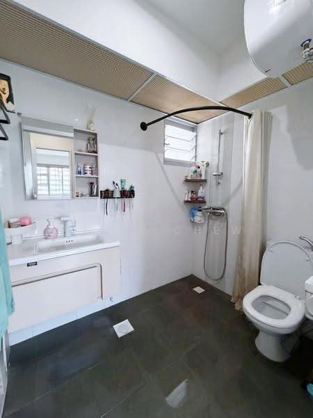 182B Woodlands Street 13, 182B Woodlands Street 13, Admiralty / Woodlands, 3 Bedrooms, 1,216 sqft, HDB Flat For Sale, by Wendy Chew, 500272856 - Bathroom - PropertyGuru.com.sg