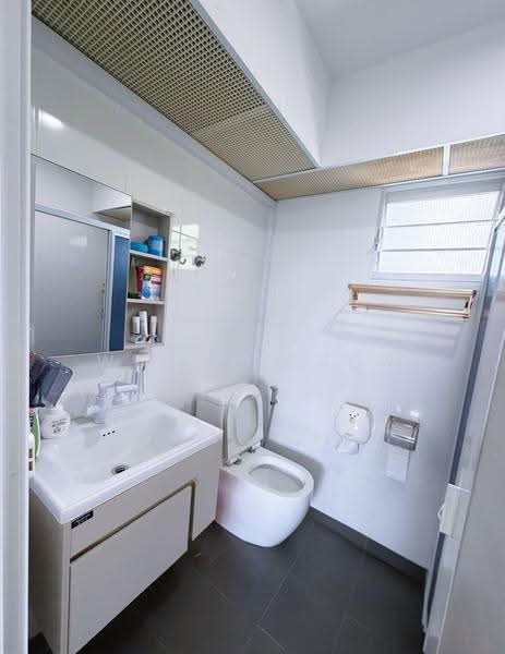 182B Woodlands Street 13, 182B Woodlands Street 13, Admiralty / Woodlands, 3 Bedrooms, 1,216 sqft, HDB Flat For Sale, by Wendy Chew, 500272856 - Bathroom - PropertyGuru.com.sg