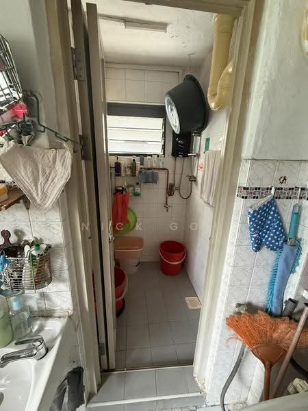 159 Lorong 1 Toa Payoh, 159 Lorong 1 Toa Payoh, Balestier / Toa Payoh, Room Rental, 100 sqft, HDB Flat For Rent, by Nick Goh, 500272858 - Bathroom - PropertyGuru.com.sg