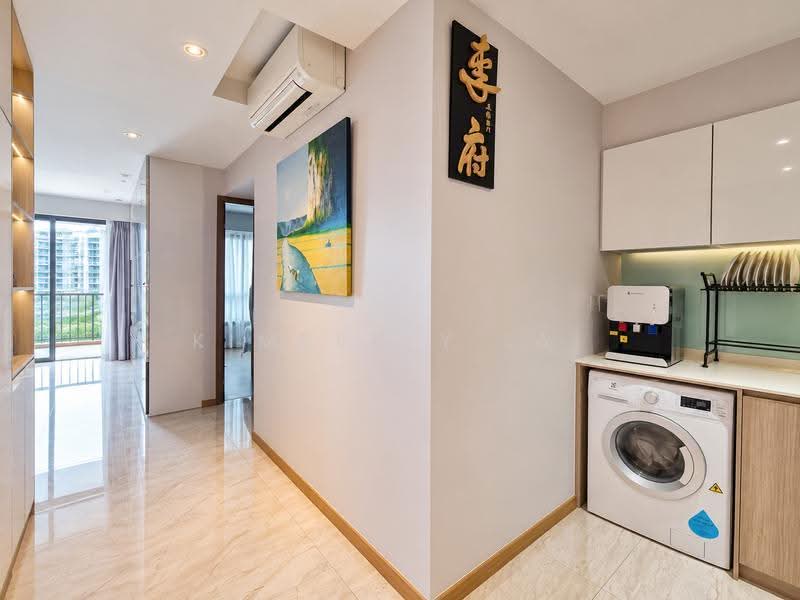 For own stay/investors, cheap bel. $1.2M 2BR convertible 3BR. Shuttle bus to MRT., Hougang / Punggol / Sengkang, 3 Bedrooms, 709 sqft, Condominium For Sale, by Kimberly Lai, 500272873 - Corridor - PropertyGuru.com.sg