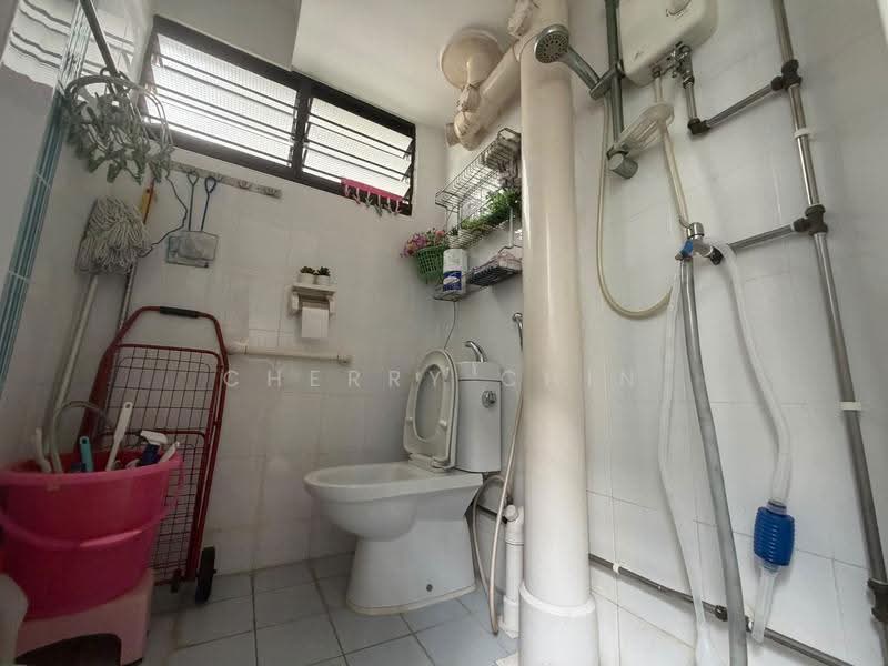 151 Ang Mo Kio Avenue 5, 151 Ang Mo Kio Avenue 5, Ang Mo Kio / Bishan / Thomson, 2 Bedrooms, 732 sqft, HDB Flat For Sale, by Cherry Chin, 500272876 - Bathroom - PropertyGuru.com.sg
