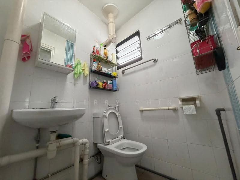 151 Ang Mo Kio Avenue 5, 151 Ang Mo Kio Avenue 5, Ang Mo Kio / Bishan / Thomson, 2 Bedrooms, 732 sqft, HDB Flat For Sale, by Cherry Chin, 500272876 - Bathroom - PropertyGuru.com.sg